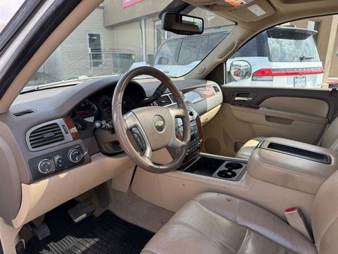 Used 2014 Chevrolet Suburban LT w/ Luxury Package image 10