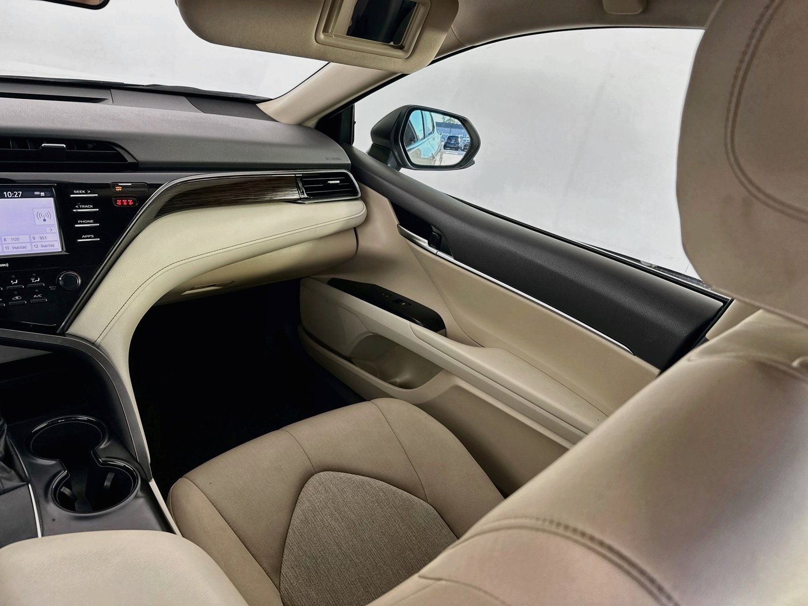Used 2020 Toyota Camry LE FWD image 21