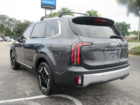 Used 2024 Kia Telluride EX w/ EX Captain's Chair Package FWD image 8