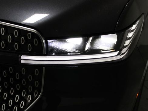 Used 2025 Lincoln Navigator Reserve image 63