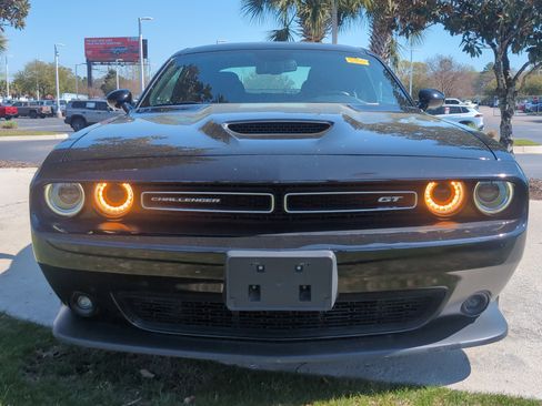 Used 2022 Dodge Challenger GT image 3