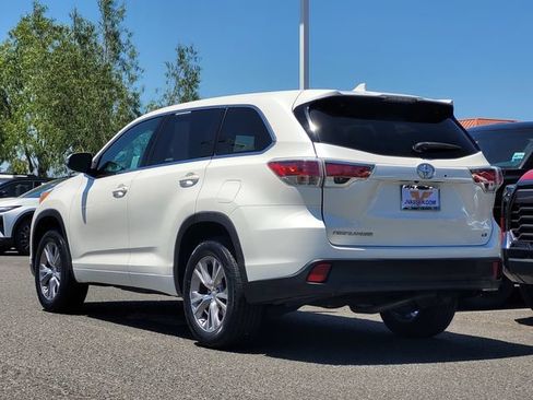 Used 2014 Toyota Highlander Plus FWD image 8