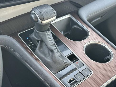 Used 2024 Toyota Sienna XLE image 33