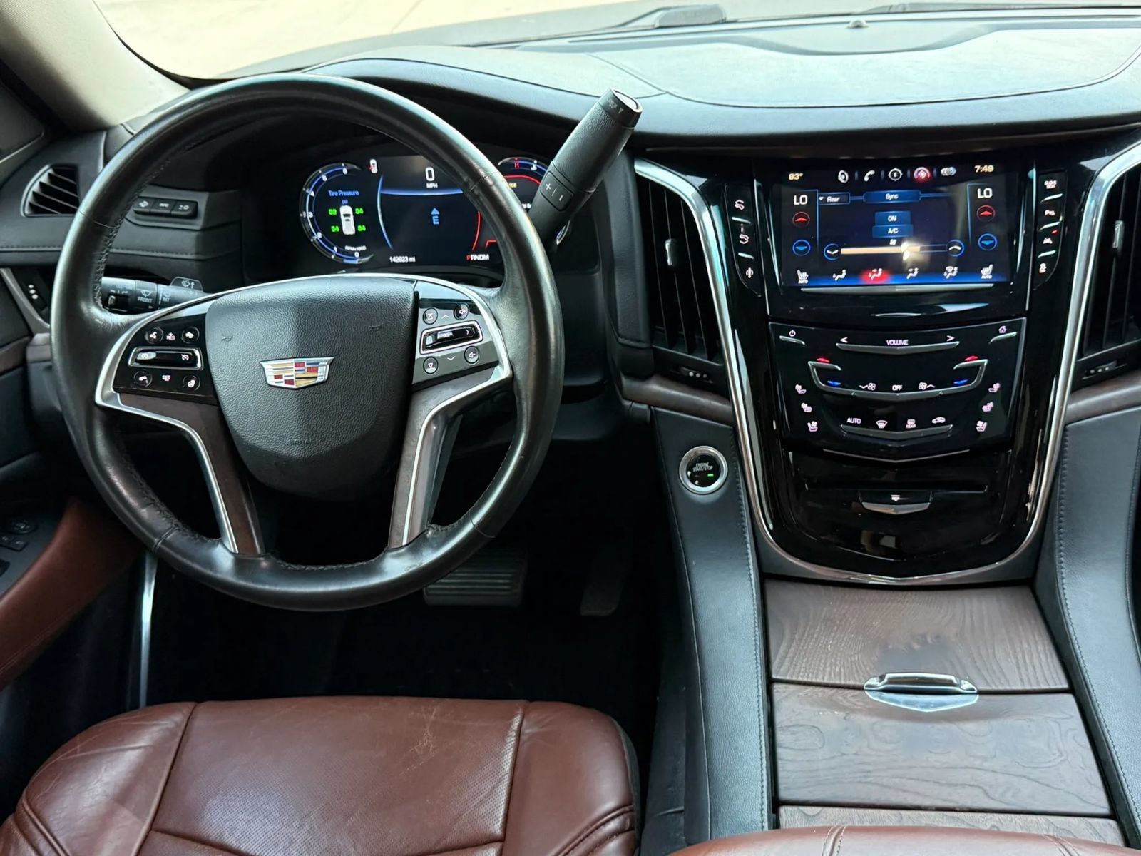 Used 2016 Cadillac Escalade Luxury AWD/4WD image 13