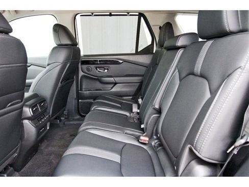 New 2025 Honda Pilot Touring image 13