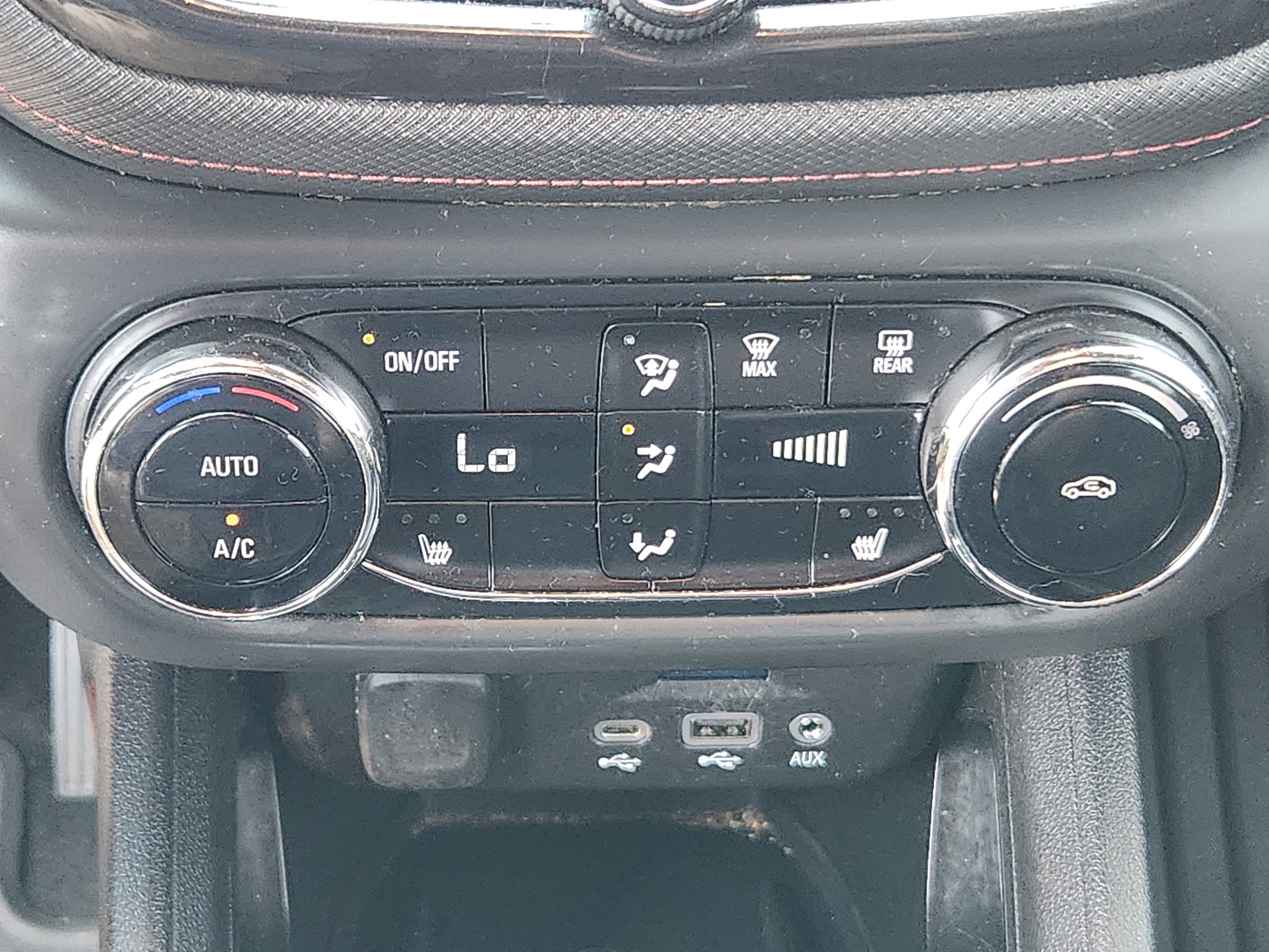 Used 2022 Chevrolet TrailBlazer RS w/ Technology Package AWD/4WD image 14