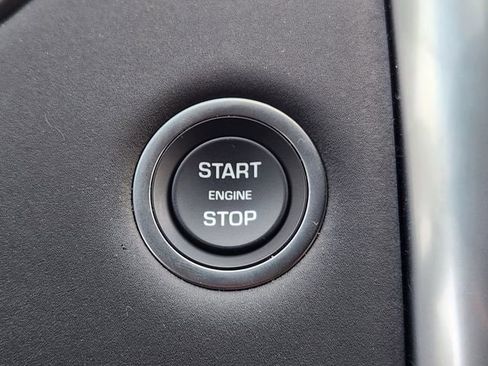 Used 2025 Land Rover Discovery S image 20