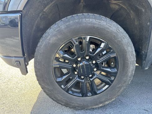 Used 2023 GMC Sierra 2500 Denali w/ Denali Black Diamond Edition image 10