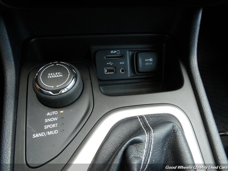 Used 2018 Jeep Cherokee Limited AWD/4WD image 20