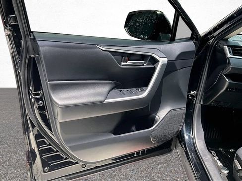 Certified 2019 Toyota RAV4 XLE w/ Convenience Package FWD image 22