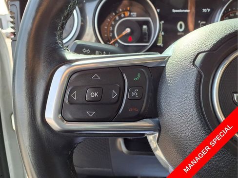 Used 2022 Jeep Wrangler Unlimited Sahara AWD/4WD image 5
