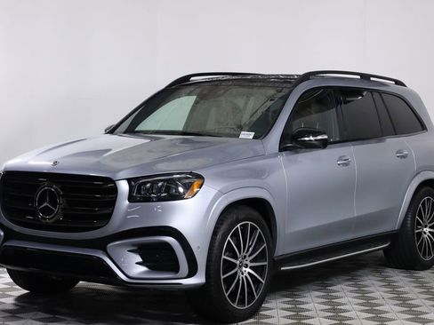 Used 2025 Mercedes-Benz GLS 450 4MATIC image 4