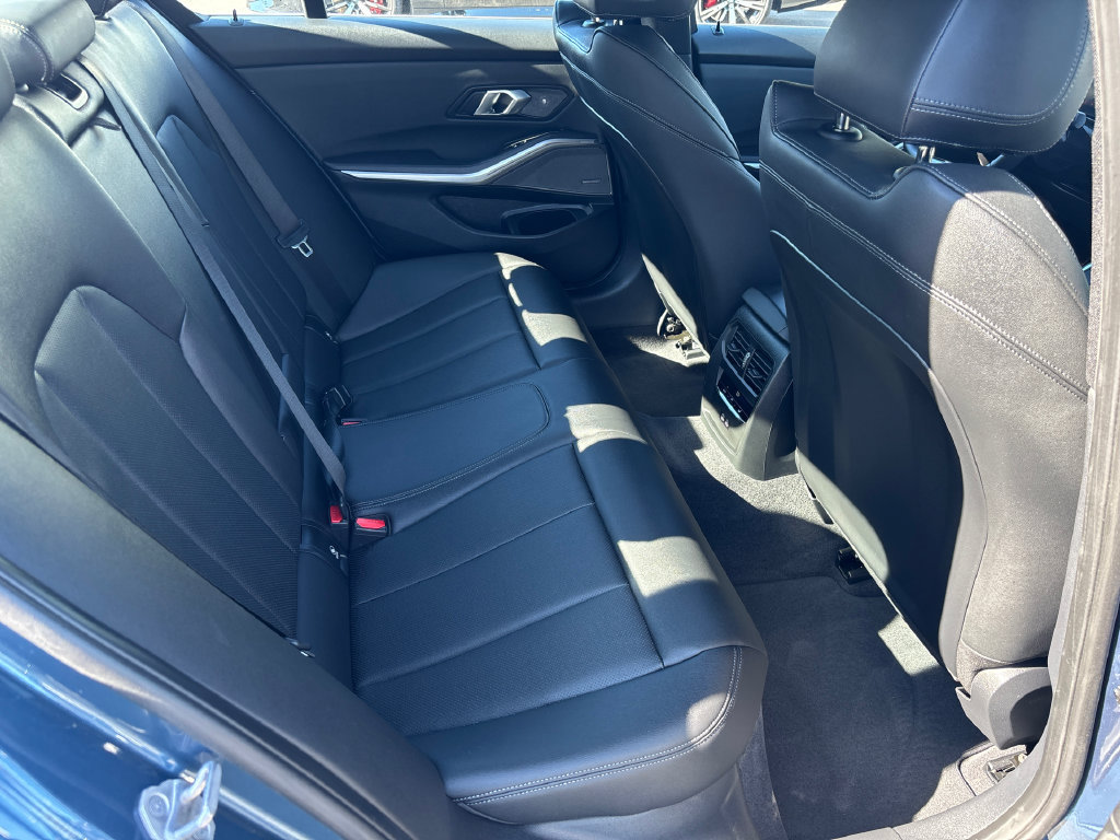 Used 2026 BMW 330i Sedan w/ Premium Package RWD image 16