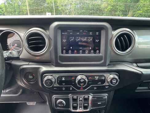 Used 2019 Jeep Wrangler Unlimited Sahara AWD/4WD image 16