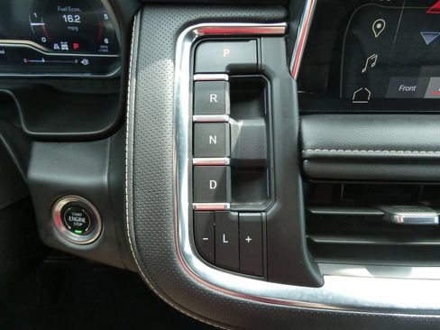 Used 2024 GMC Yukon SLT w/ SLT Luxury Package AWD/4WD image 30