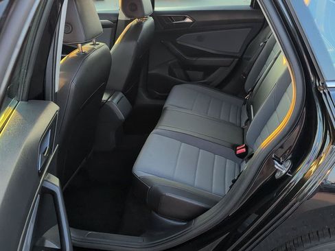 Used 2025 Volkswagen Jetta SE FWD image 13