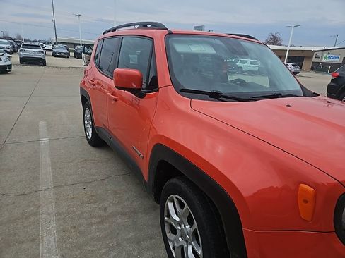 Used 2015 Jeep Renegade Latitude image 3