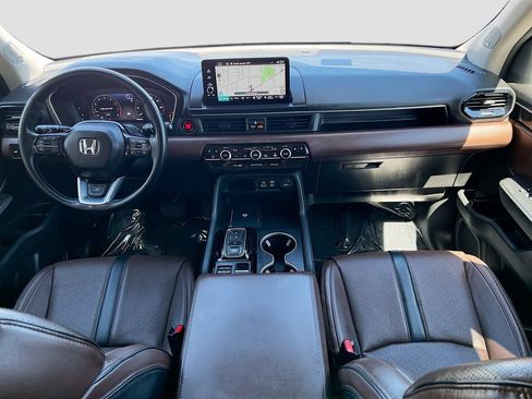 Used 2025 Honda Pilot Elite image 24