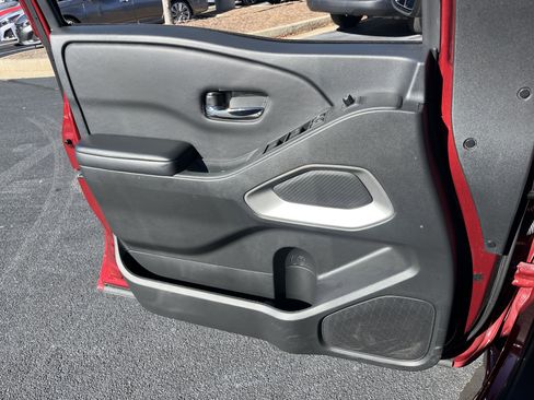 Used 2025 Nissan Frontier SV image 15