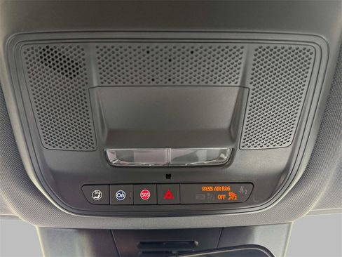 Used 2025 Chevrolet Equinox EV LT w/ Convenience Package image 26