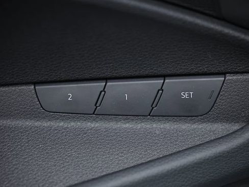 Used 2022 Audi e-tron Premium Plus image 17