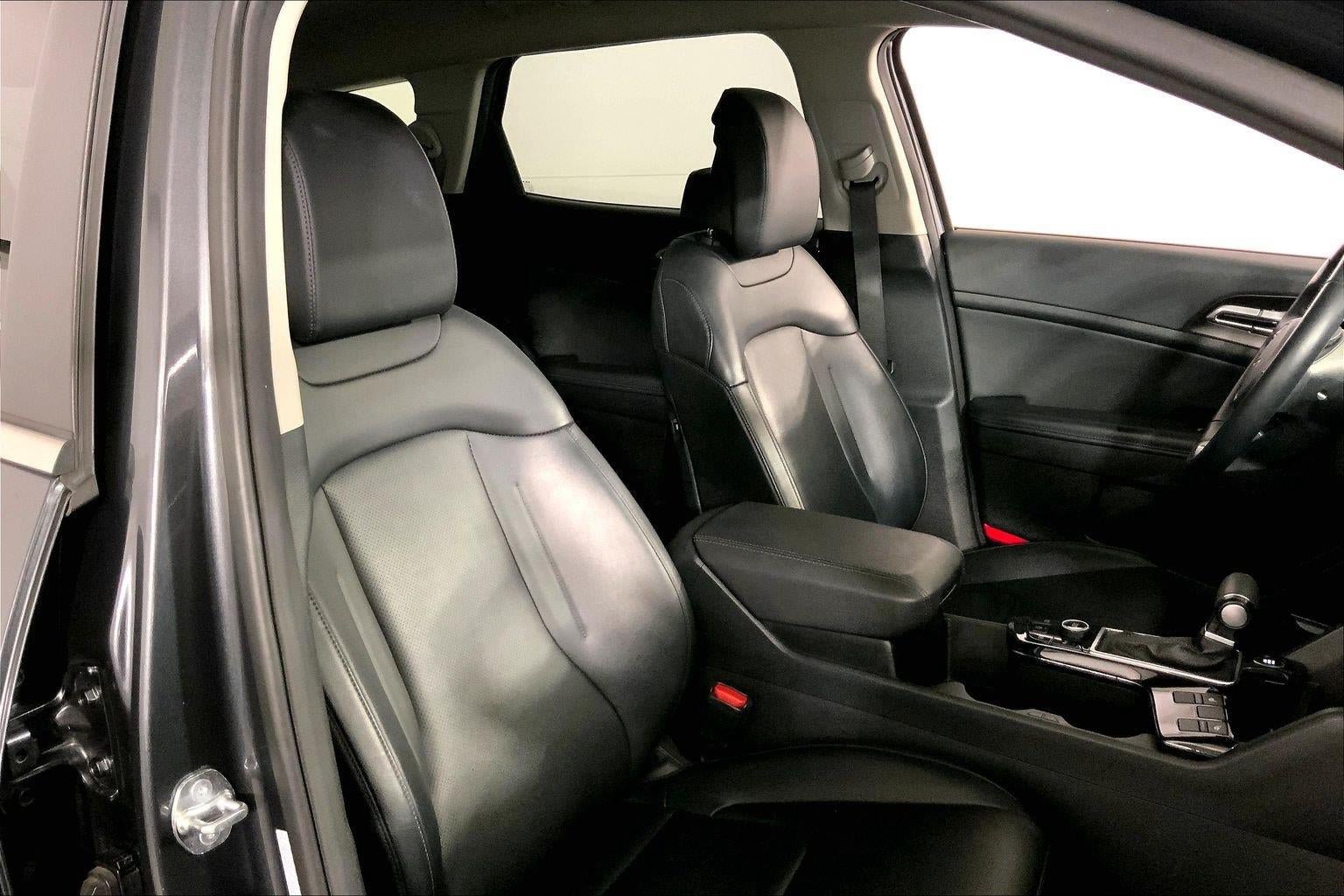 Used 2025 Kia Sportage EX FWD image 7