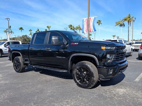 Used 2024 Chevrolet Silverado 2500 Custom w/ Custom Value Package image 2