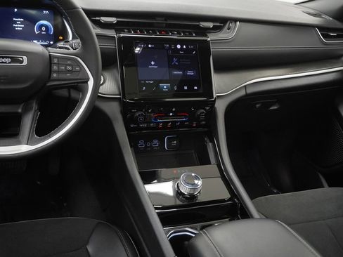 Used 2023 Jeep Grand Cherokee Altitude image 24