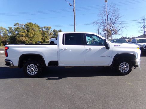 Used 2022 Chevrolet Silverado 2500 LT w/ Convenience Package image 2