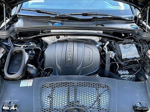 Used 2020 Porsche Macan image 9