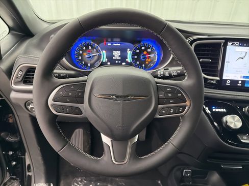 New 2026 Chrysler Pacifica Select image 20