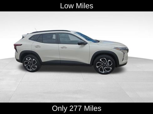 Used 2026 Chevrolet Trax RS w/ Driver Confidence Package FWD image 2