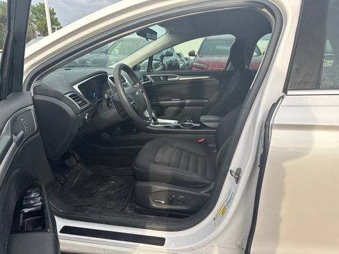 Used 2013 Ford Fusion SE FWD image 2