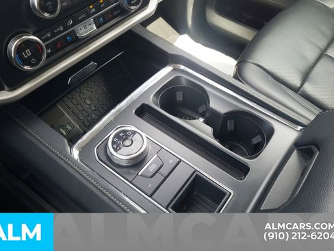 Used 2024 Ford Expedition XLT image 28