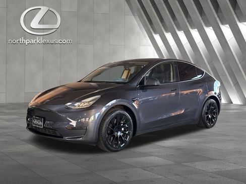 Used 2021 Tesla Model Y Long Range image 3