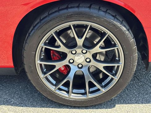 Used 2016 Dodge Challenger SRT RWD image 33