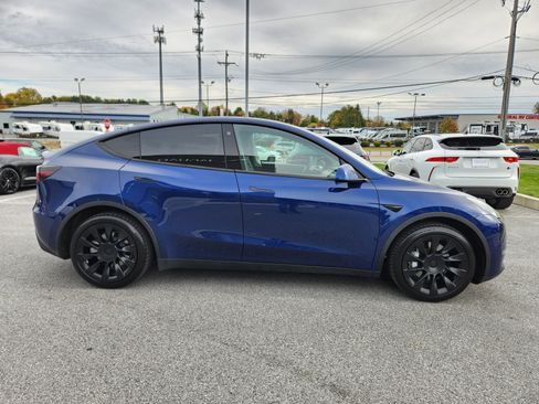 Used 2021 Tesla Model Y Long Range image 6