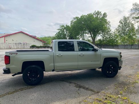 Used 2017 Chevrolet Silverado 1500 LT w/ All Star Edition AWD/4WD image 6