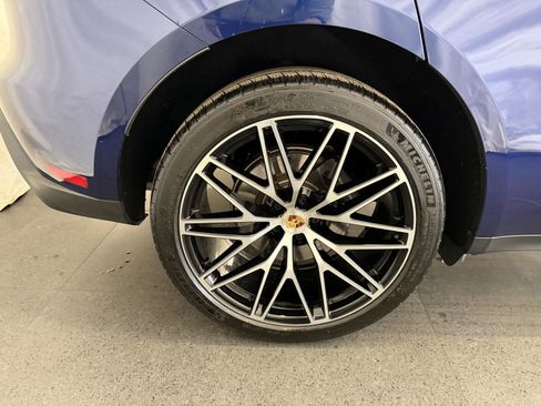 Used 2025 Porsche Macan image 12