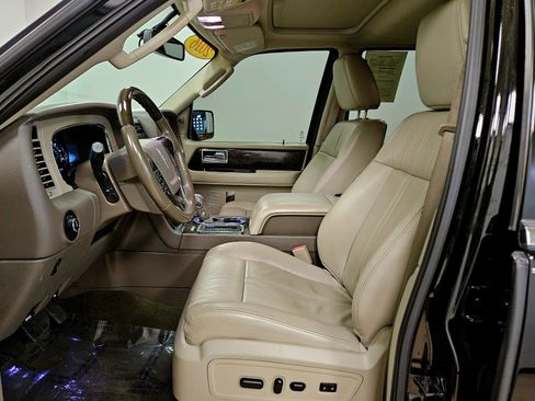 Used 2016 Lincoln Navigator Select image 8