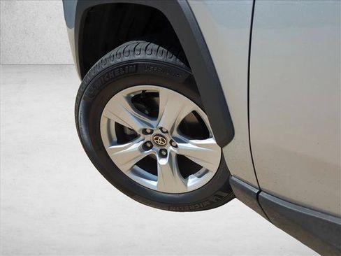 Used 2021 Toyota RAV4 XLE FWD image 10