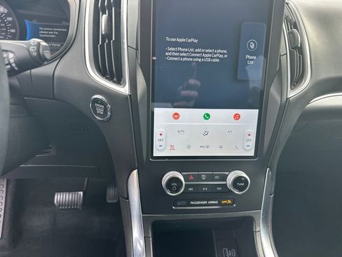 Used 2024 Ford Edge Titanium image 30