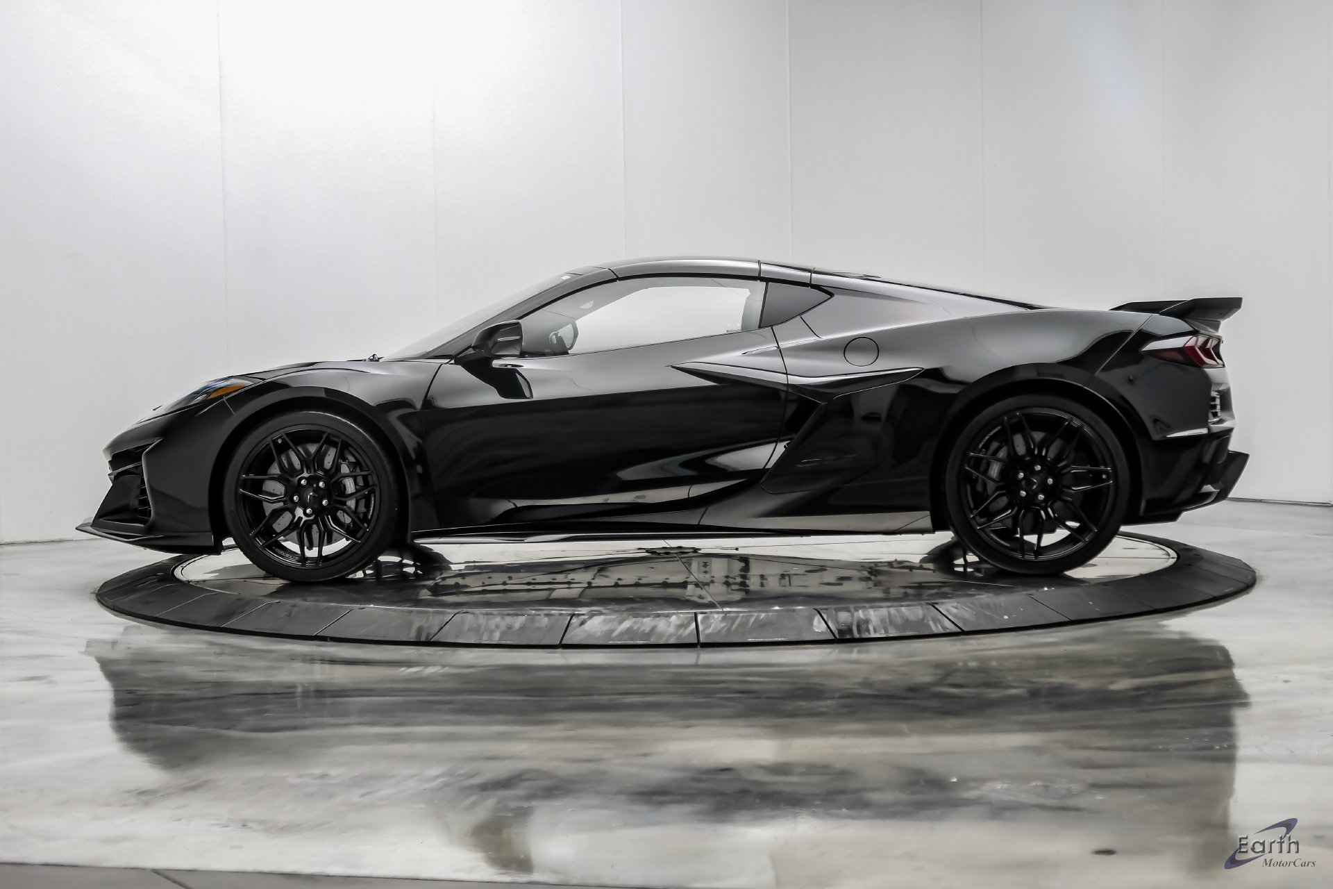 Used 2023 Chevrolet Corvette Z06 w/ Stealth Interior Trim Package RWD image 10