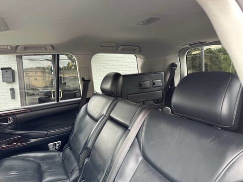 Used 2014 Lexus LX 570 4WD image 22