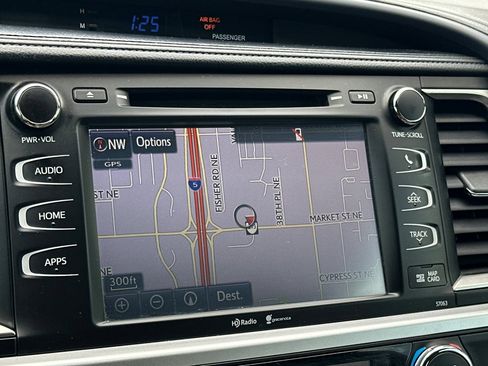 Used 2015 Toyota Highlander XLE FWD image 17