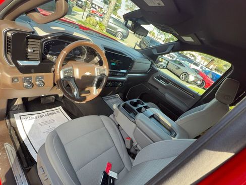 Used 2022 Chevrolet Silverado 1500 LT AWD/4WD image 13