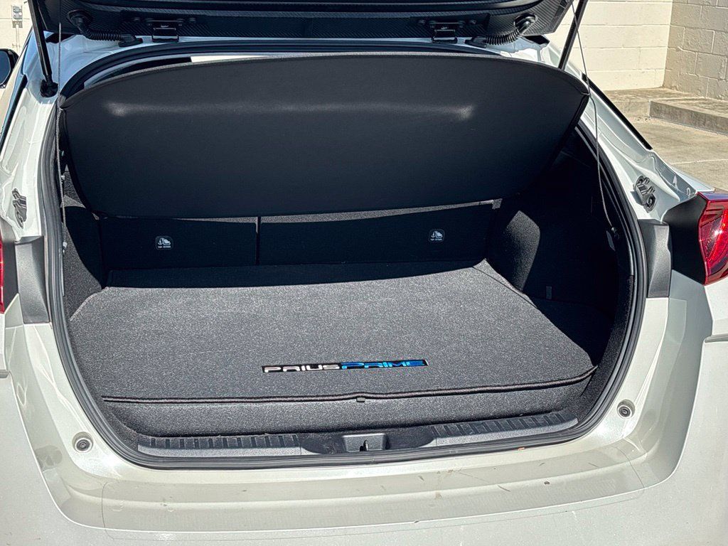 Used 2018 Toyota Prius Prime Premium w/ Preferred Accessory Package FWD image 24