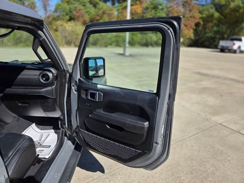 Used 2018 Jeep Wrangler Unlimited Sahara w/ Quick Order Package 24M Moab image 15