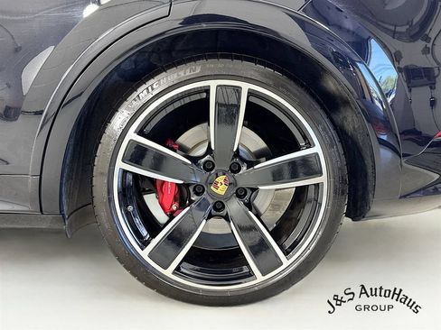 Used 2022 Porsche Cayenne GTS AWD/4WD image 40