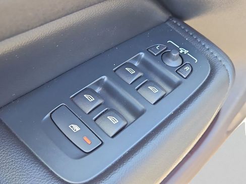 Used 2023 Volvo XC60 B5 Core image 27